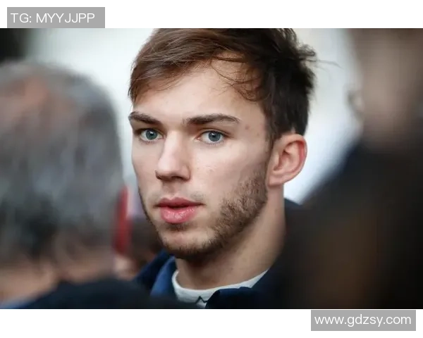 加克波的崛起与挑战：从青年才俊到足球明星的成长之路